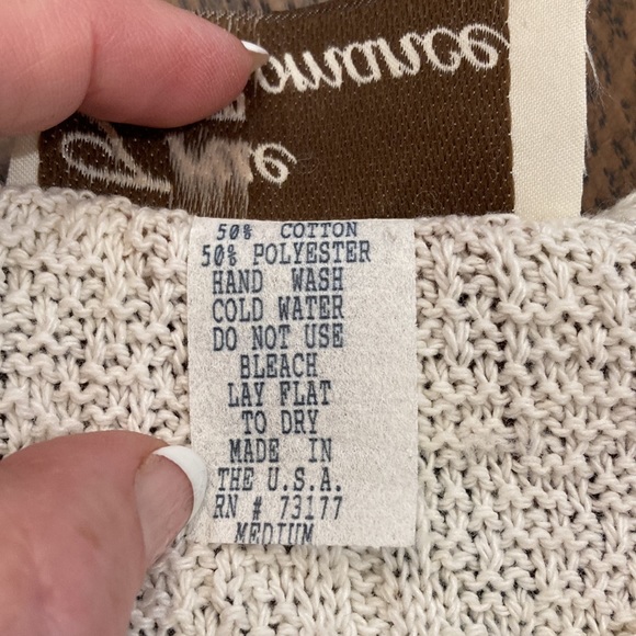 Women’s Sweater - Picture 4 of 4